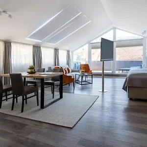 kaiser-max-suite-at-the-golden-roof.innsbruckaustriahotels.com/